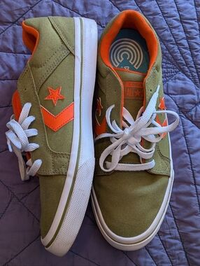 Converse Star Sneakers (Women's Size 10, Men's Size 8.5)